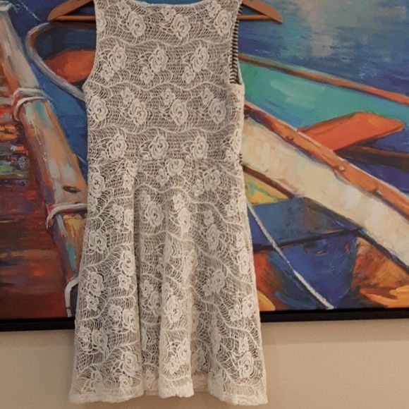 Monteau Los Angeles size SM lace dress - Picture 5 of 7